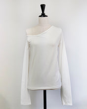 画像をギャラリービューアに読み込む, Asymmetry neck cutsew