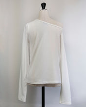 画像をギャラリービューアに読み込む, Asymmetry neck cutsew