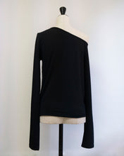 画像をギャラリービューアに読み込む, Asymmetry neck cutsew