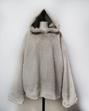 画像をギャラリービューアに読み込む, Eco fur hoodie