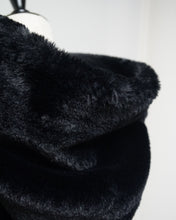 画像をギャラリービューアに読み込む, Eco fur hoodie