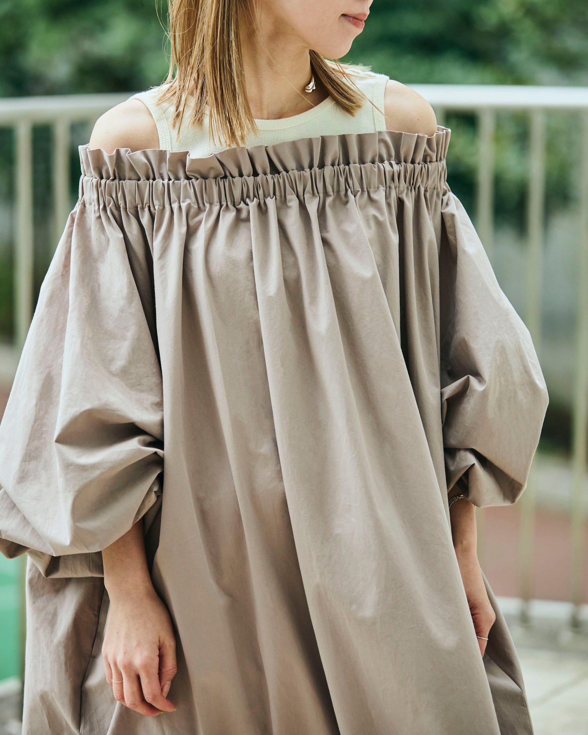 予約商品】MeisMe × Atsuko Fujita Cotton gathered puff dress 予約商品】MeisMe × Atsuko Fujita Cotton gathered puff dress